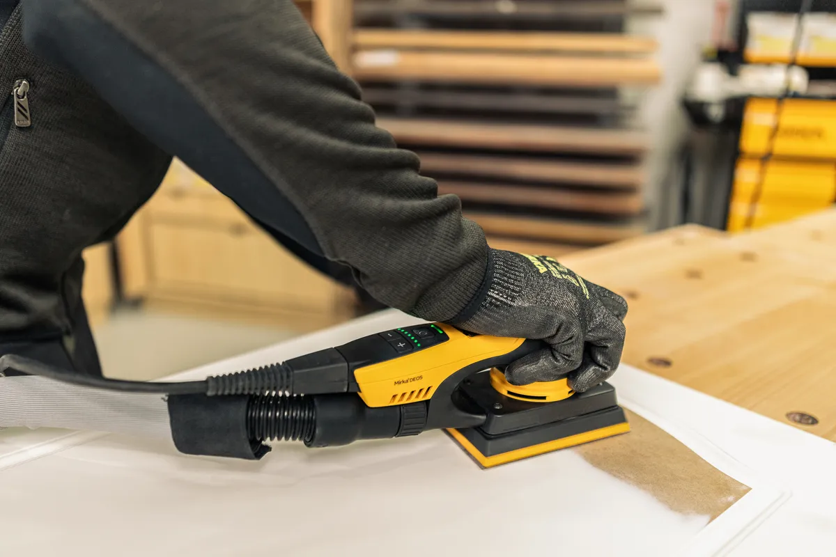 Mirka DEOS II 353 in use